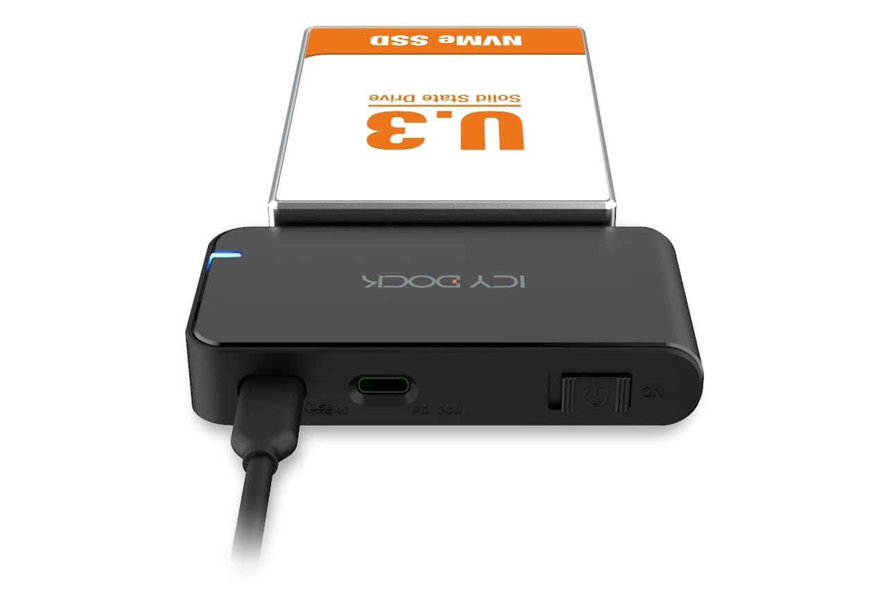 IcyDock CP134 USB4 to U.2/U.3 NVMe SSD Reader Adapter Black