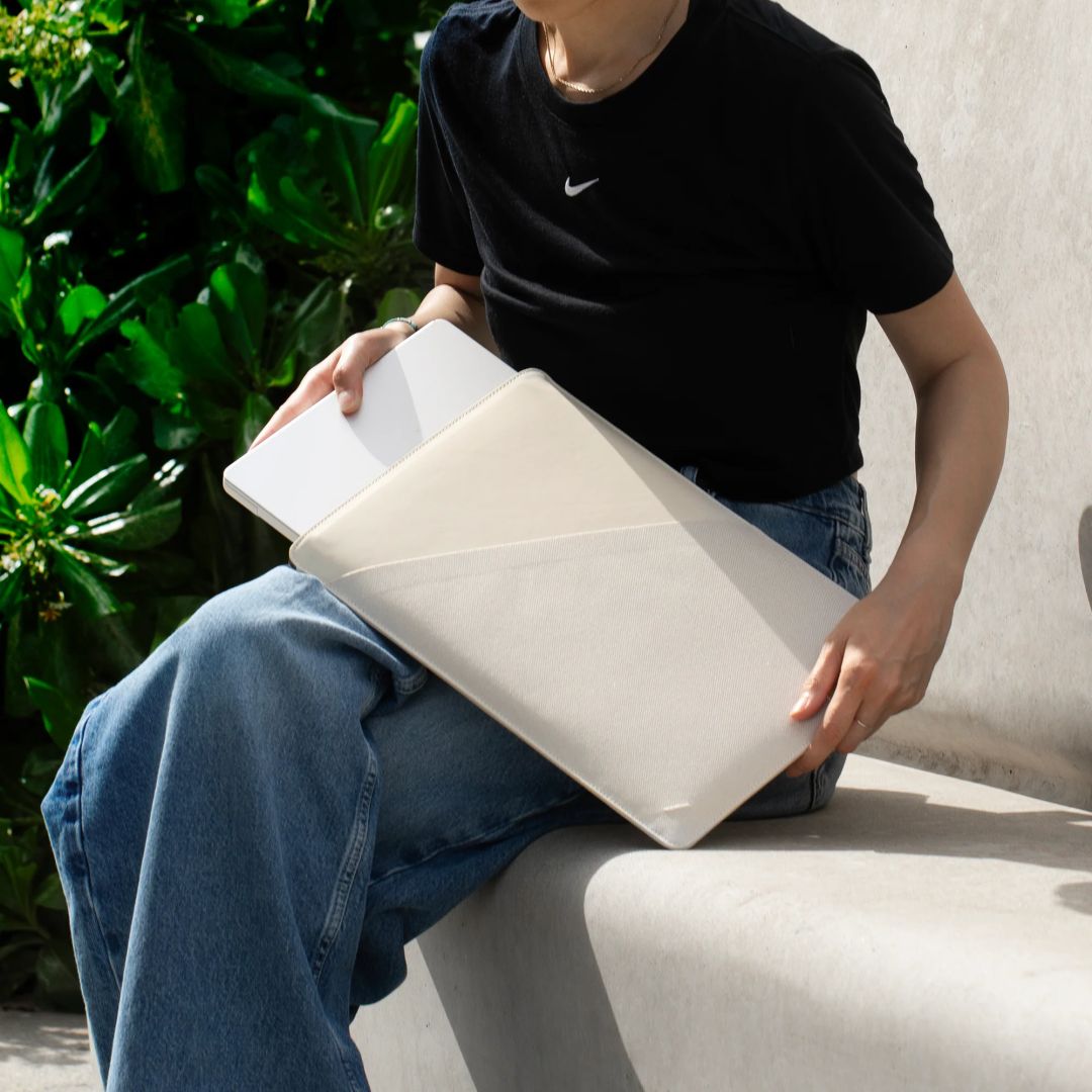Native Union Stow Slim Sleeve case for Macbook 15/16