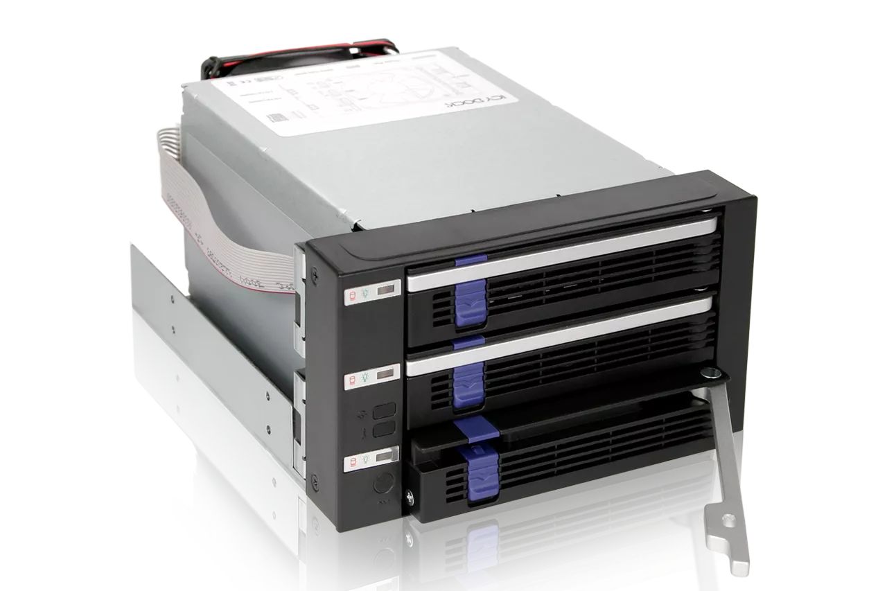 IcyDock FatCage MB153SP-B 3 Bay EZ-Tray 3.5