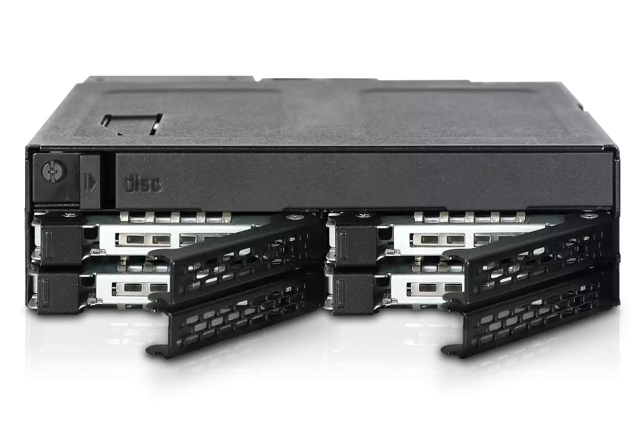 IcyDock ToughArmor MB604SPO-B 4 x 2.5
