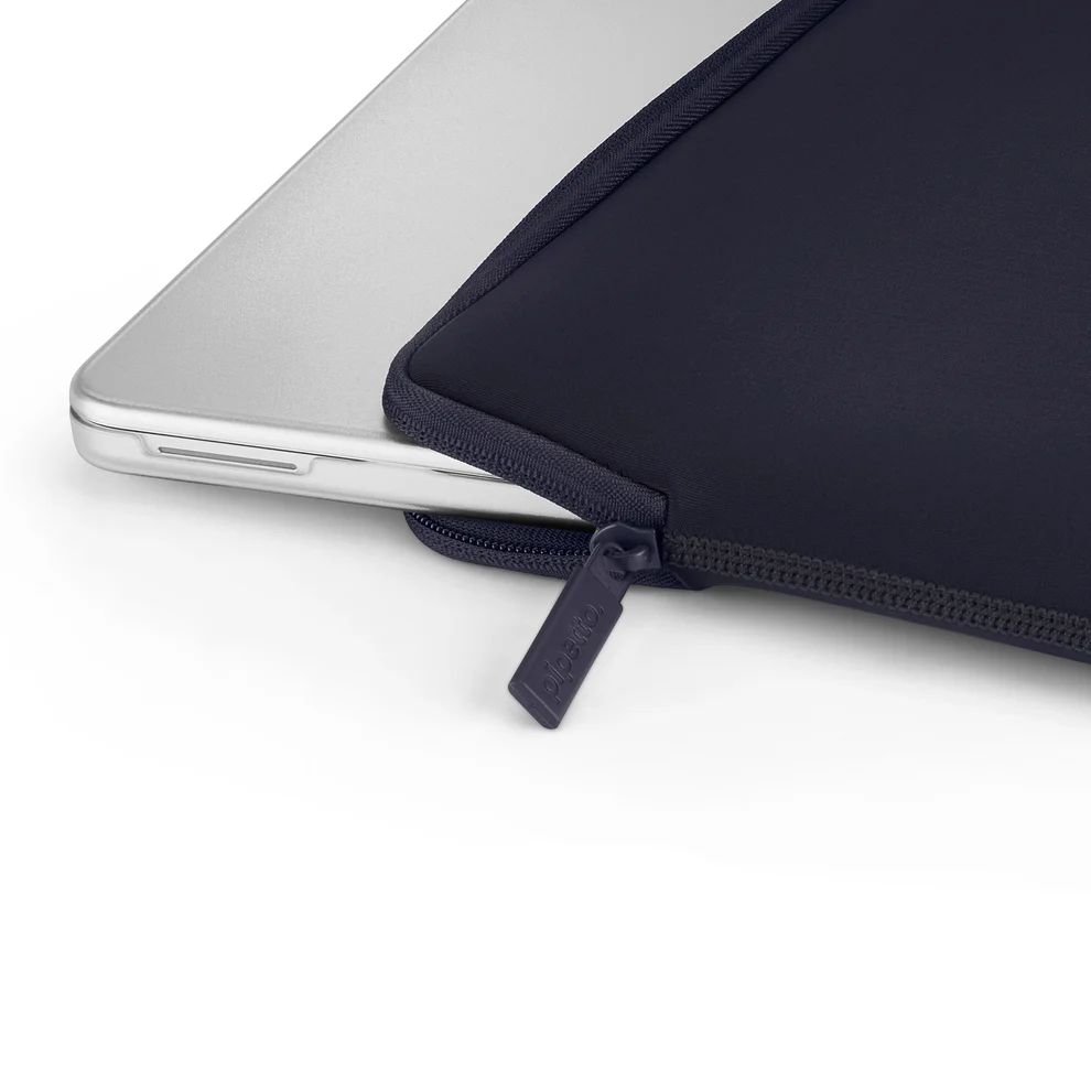 Pipetto Classic Fit Sleeve case for MacBook Neo 13/14 (A18 Pro) Dark Blue
