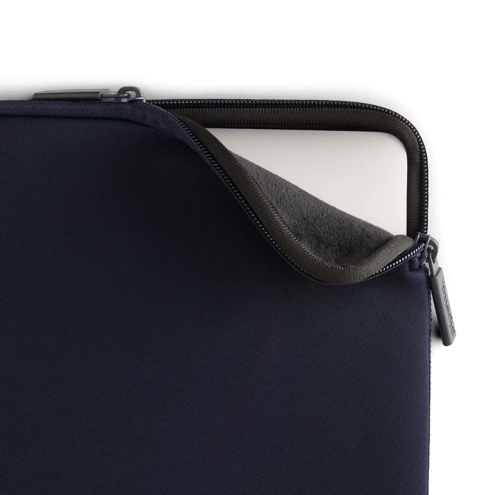 Pipetto Classic Fit Sleeve case for MacBook Neo 13/14 (A18 Pro) Dark Blue