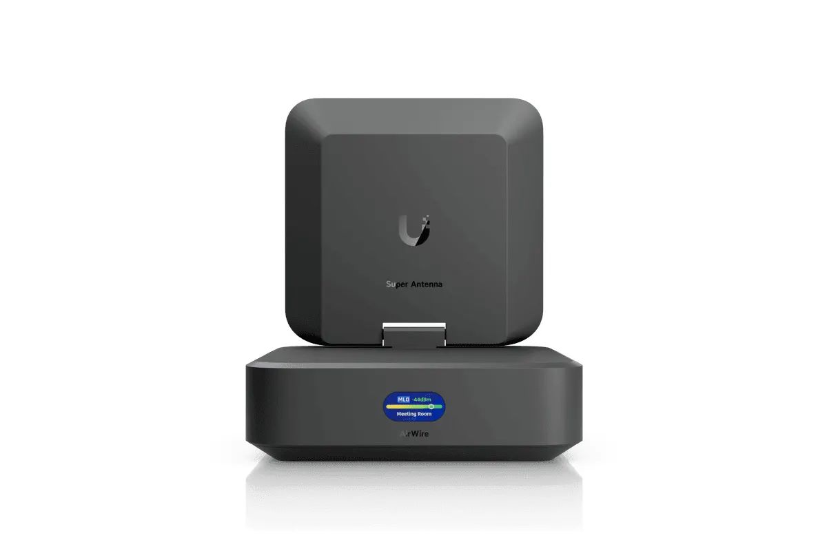Ubiquiti AirWire High-performance WiFi 7 client adapter with STR MLO Black