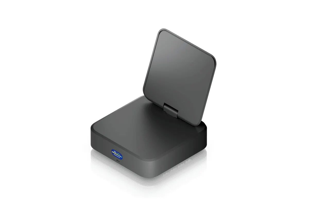 Ubiquiti AirWire High-performance WiFi 7 client adapter with STR MLO Black