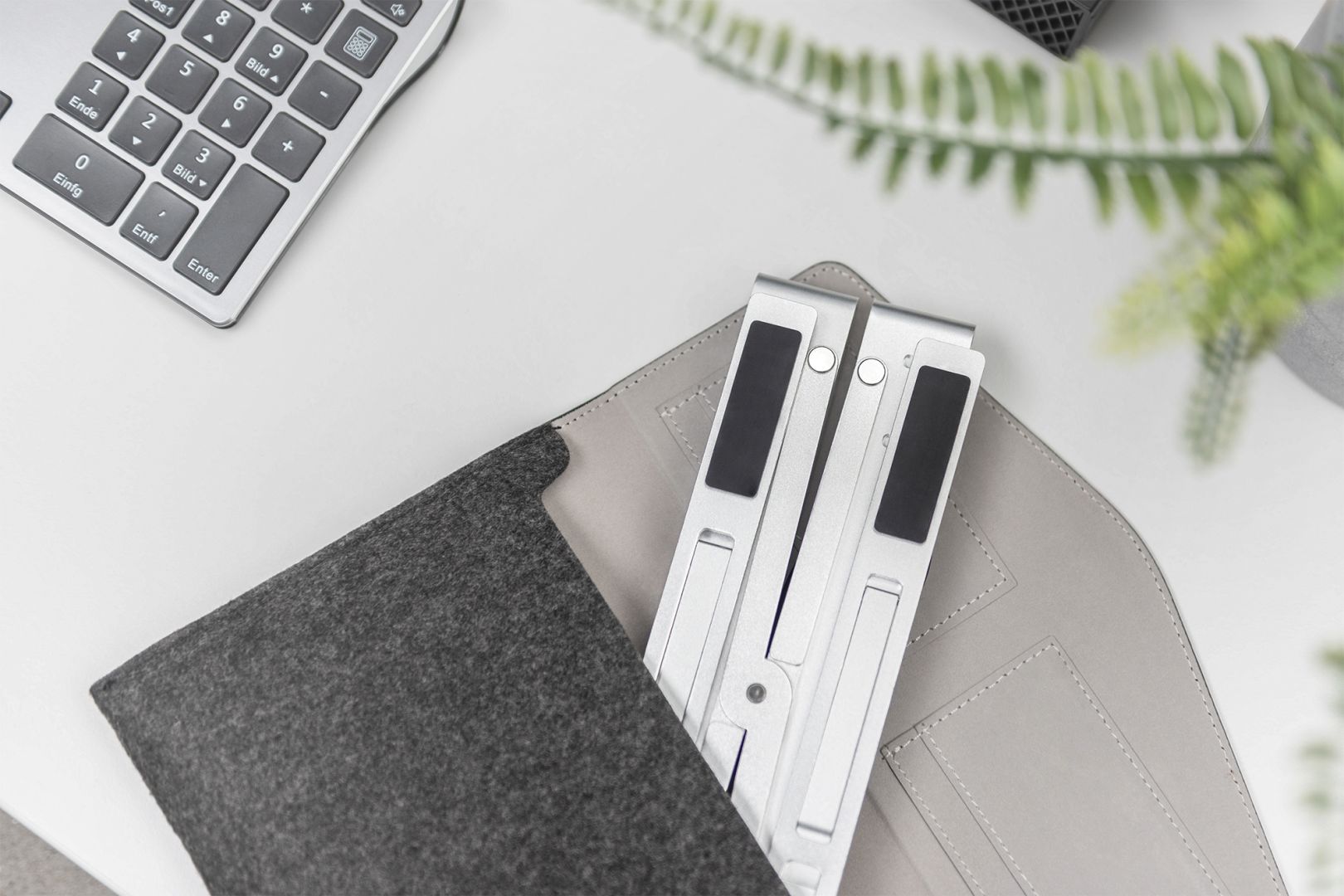 Digitus Változtatható Notebook Állvány integrált USB-C Hubbal Silver