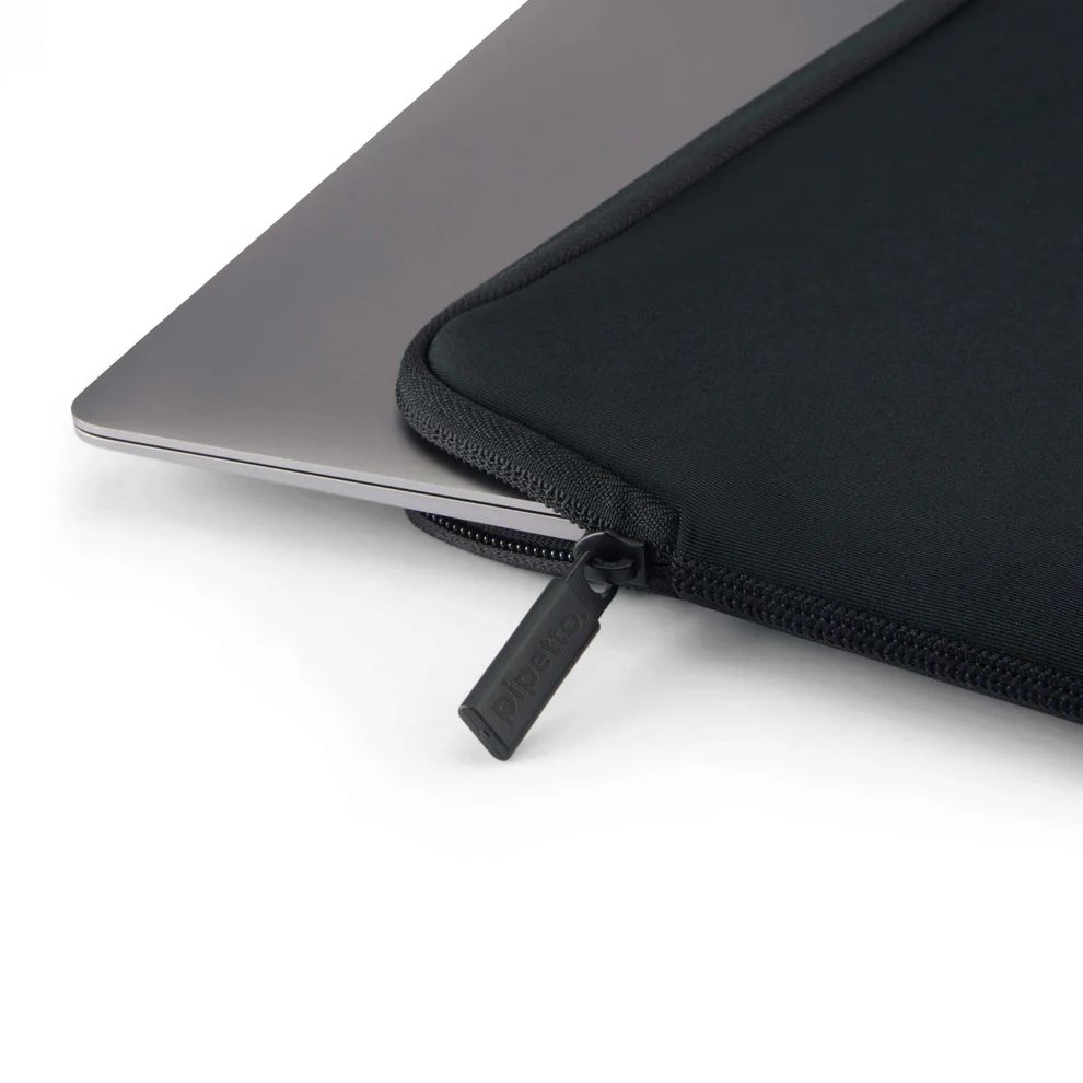 Pipetto Classic Fit Sleeve case for MacBook Pro 16 Black