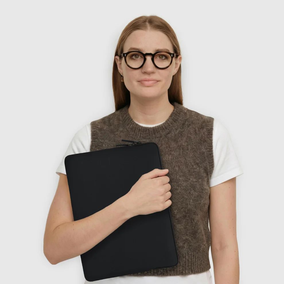 Pipetto Classic Fit Sleeve case for MacBook Pro 16 Black