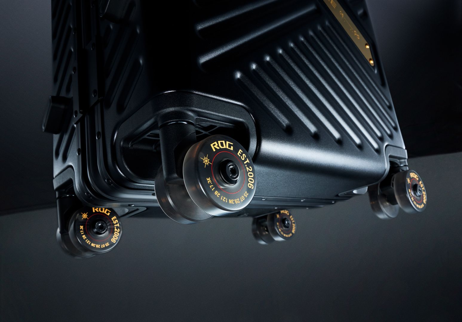 Asus ROG SLASH Hard-Case Luggage Edition 20 