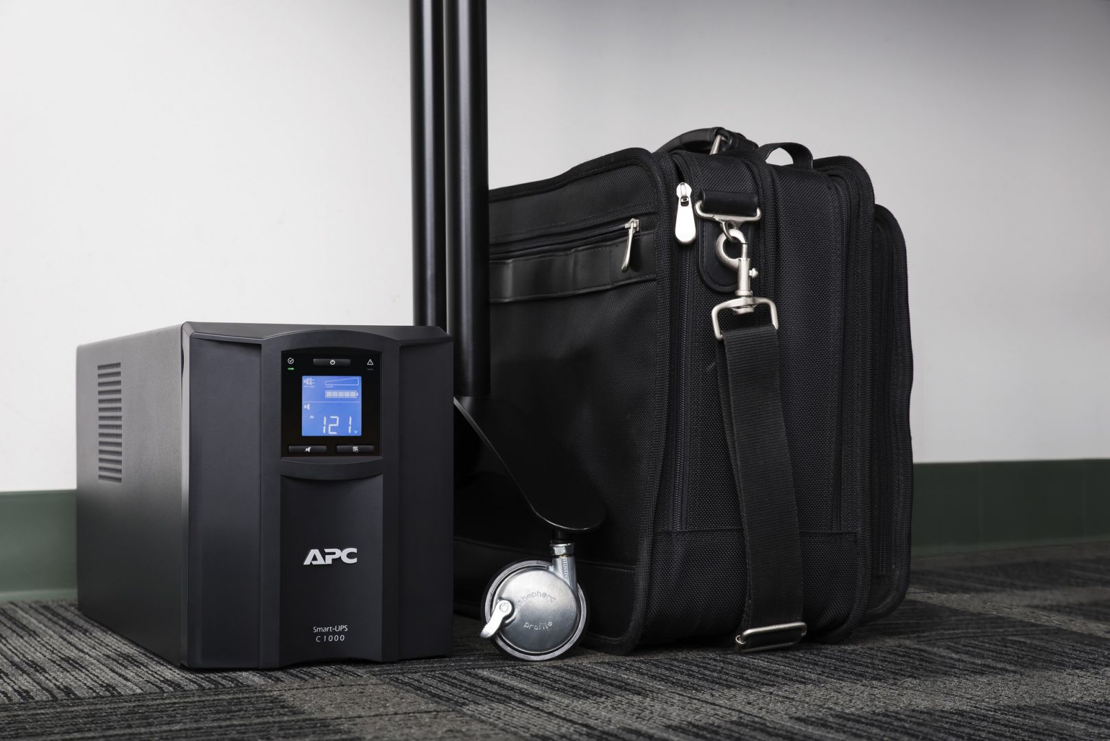 APC SMC1000IC Smart-UPS Tower LCD 1000VA UPS