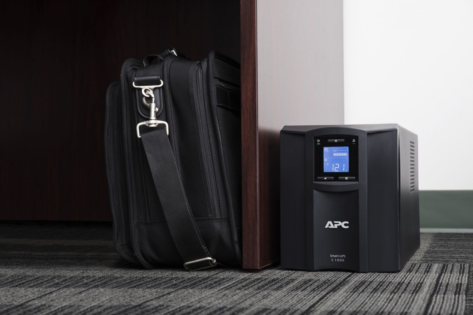 APC SMC1000IC Smart-UPS Tower LCD 1000VA UPS